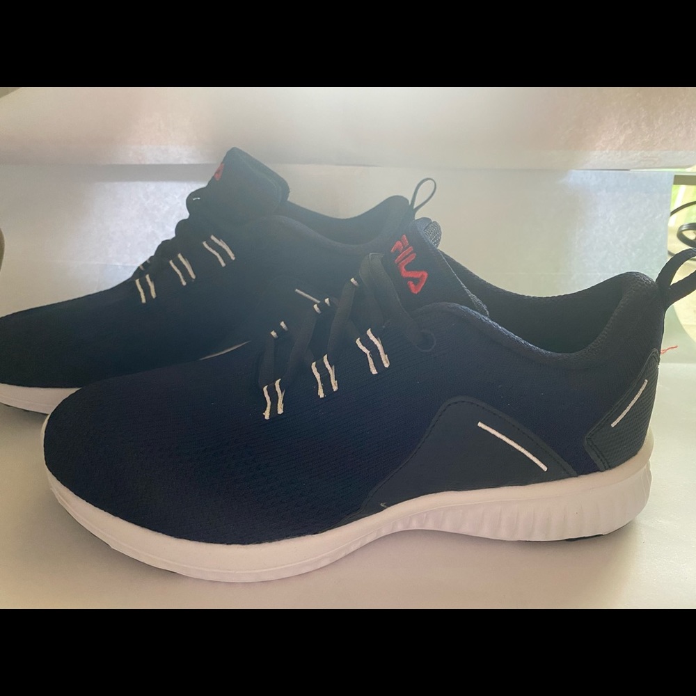 NWTs Filas Men's Athletic Running Tennis Shoes - Picture 4 of 8